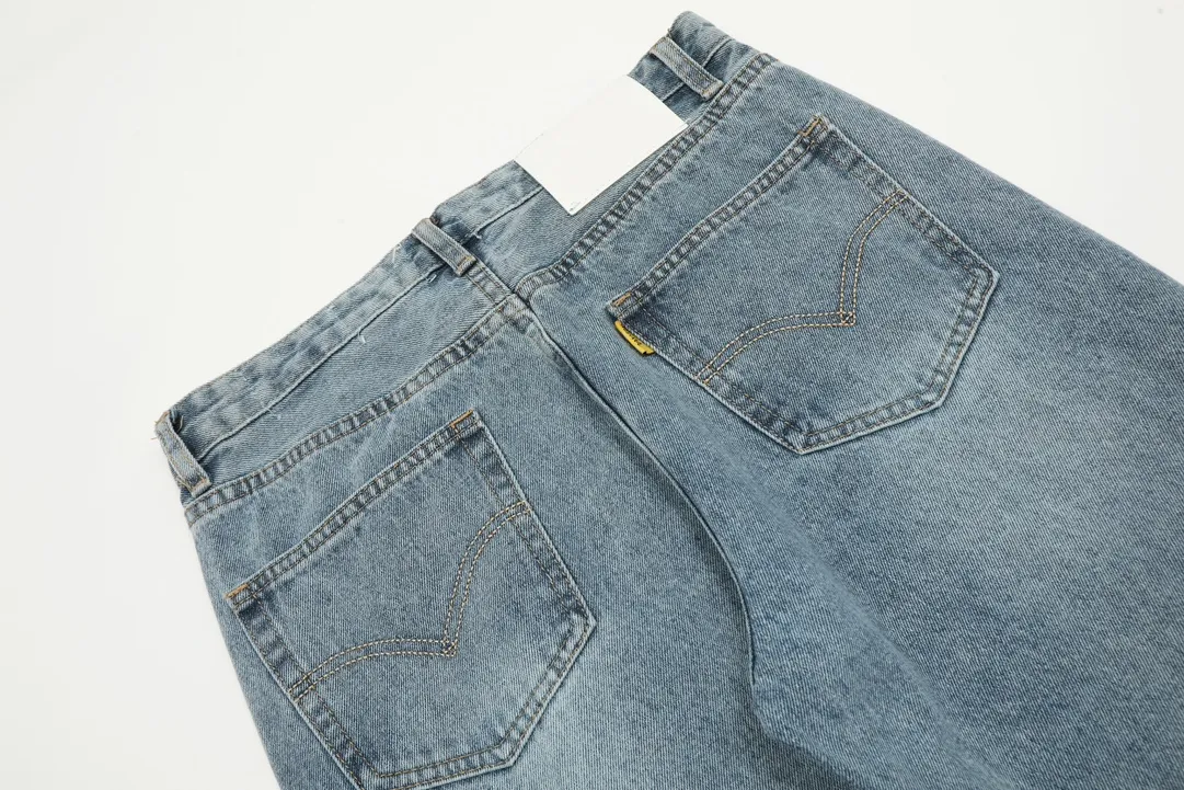 #8062 P286💰 GALLERY DEPT.G letter patch pudding 5001 denim washed and distressed spliced jeans -Original purchase and pattern making to truly restore the ultimate vintage texture -Original hardware accessories, washed and other elevators, QR code analysis are all purchased from the original factory, high degree of restoration, you are welcome to compare with a certain product ~ -Three-dimensional version Loose and comfortable, not picky about the figure, taller and slimmer, factory Seiko, original factory quality control, same style for men and women, can be matched with couples Versatile recommendation: must-have jeans for all seasons Color: blue Size: S-XXL (28-36)